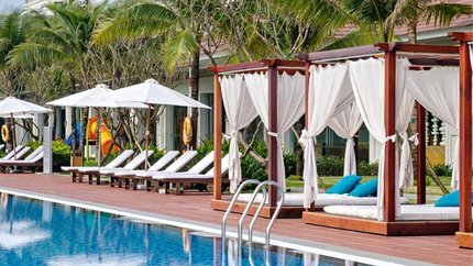 Poolside Bar cạnh hồ bơi ngoài trời