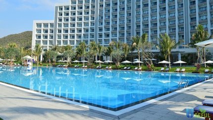 Bể bơi ngoài trời rộng hơn 4000m2