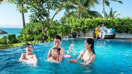 Thỏa thích nô đùa tại bể bơi riêng tư