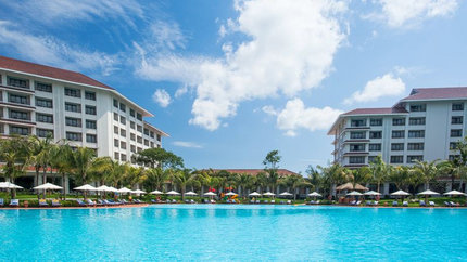 Bể bơi ngoài trời rộng lớn