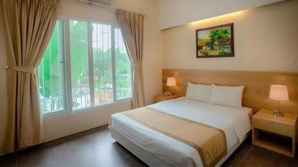 Cửa sổ lớn hướng ra vườn