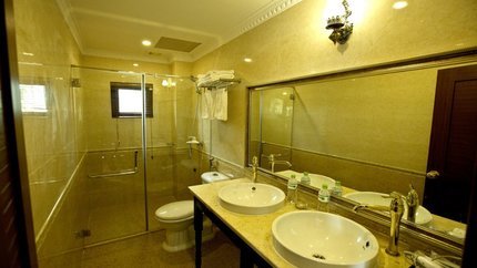 Không gian phòng tắm tại khu nghỉ dưỡng Vườn Vua Phú Thọ