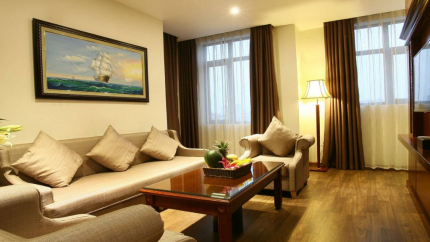 Phòng Suite tại khách sạn Hà Nội Western 3*