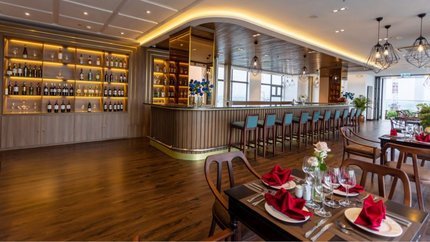 Nhà Hàng thiết kế sang trọng