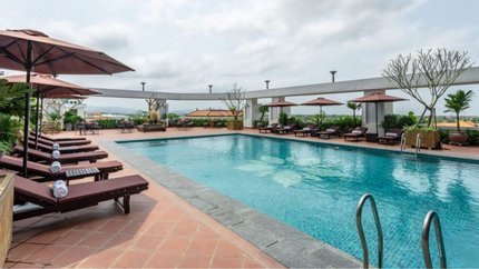 Bể bơi ngoài trời