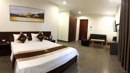 Căn phòng hiện đại, sàn nhà lát gạch