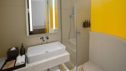 Phòng vệ sinh thiết kế đầy màu sắc