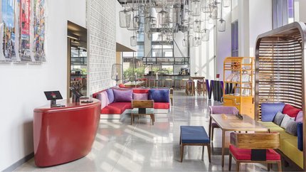 Sảnh khách sạn được thiết kế ấn tượng