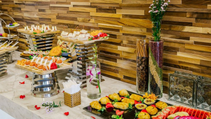 Ẩm Thực Phục Vụ Trong Nhà Hàng Winsuites