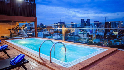 Bể Bơi Ngoài Trời Winsuites Saigon Hotel