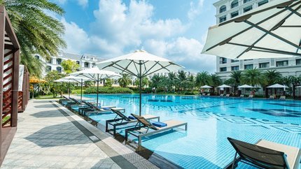 Hồ bơi ngoài trời