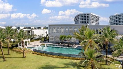 Khuôn viên xanh mát tại resort