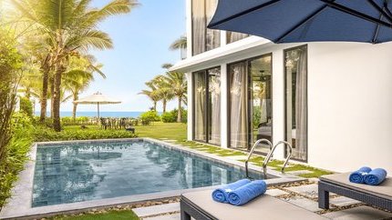 Hồ bơi riêng tại villa