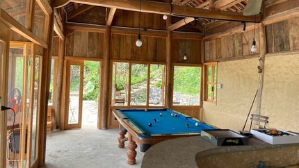 Bàn bi a tại khu nghỉ