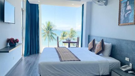 Cửa kính hướng thẳng ra biển