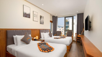 Phòng Deluxe Double Sea & City View tại khách sạn Yes