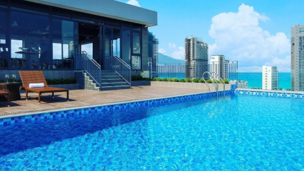 Bể bơi ngoài trời tại Yes Hotel Đà Nẵng