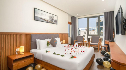 Phòng Deluxe Triple City View tại khách sạn Yes Đà Nẵng 3 sao