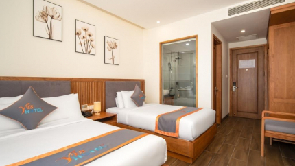 Phòng Deluxe Triple City & Sea View tại Yes Đà Nẵng Hotel