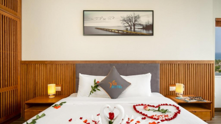 Phòng Deluxe Triple Sea View tại Yes Đà Nẵng Hotel 3 sao