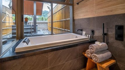 Phòng tắm bồn hiện đại