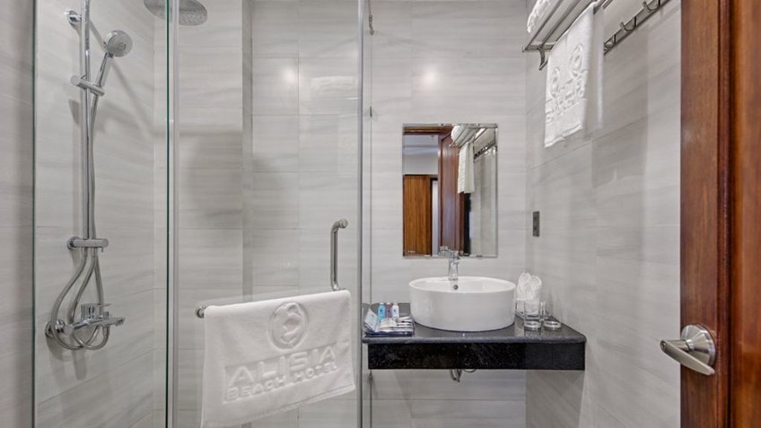 Phòng tắm thiết kế kính trong độc đáo