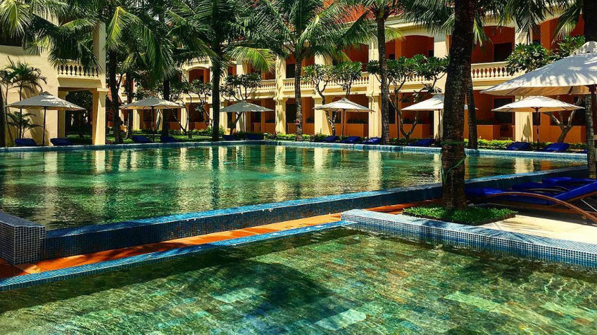 Bể bơi vô cực tại Anantara Hội An Resort