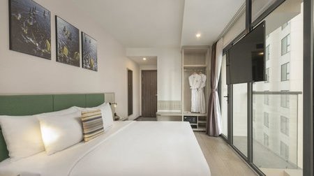 Superior City view with balcony