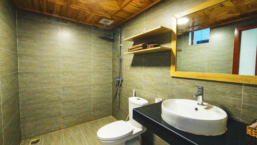 Phòng tắm khép kín với đầy đủ tiện nghi