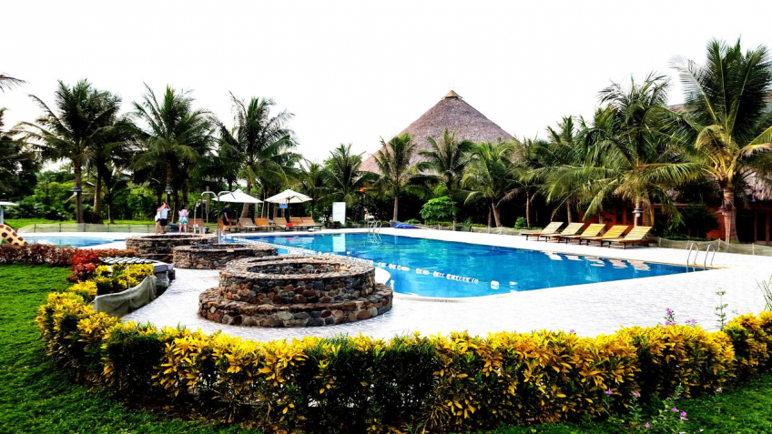 Bể bơi Cúc Phương Resort & Spa