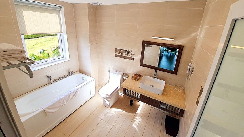 Phòng tắm bồn hiện đại