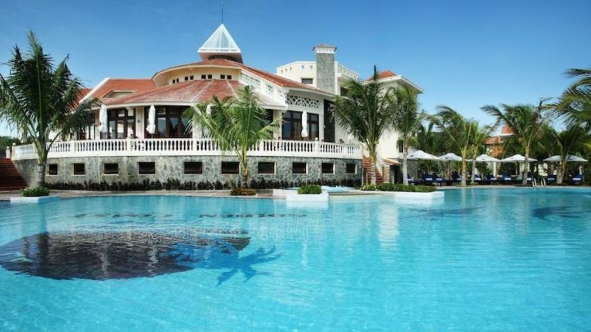 Bể bơi ngoài trời tại Golden Coast Resort Phan Thiết