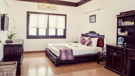 Grand Bungalow Garden View