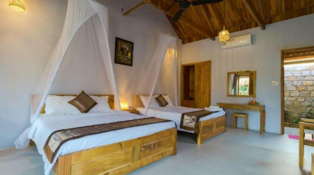 Nhà Gỗ Nhìn Ra Vườn