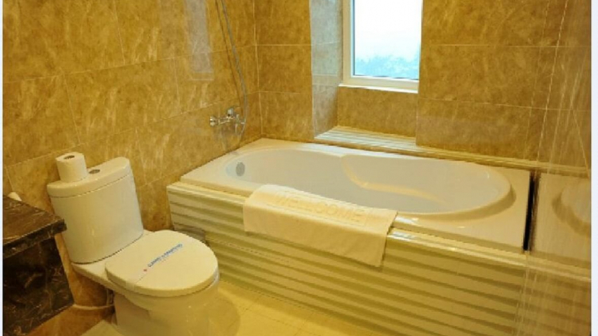 Bathroom Khách sạn International Cần Thơ