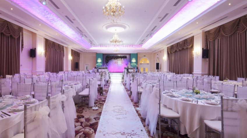 Trung tâm tiệc cưới sang trọng tại Khách sạn Merperle Crystal Palace