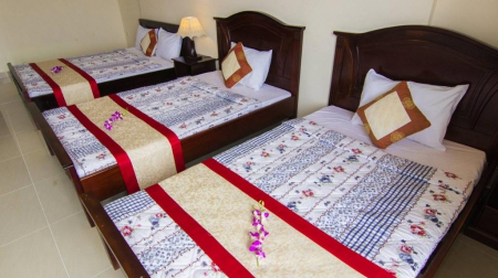 Phòng 2 giường đơn và 1 giường đôi