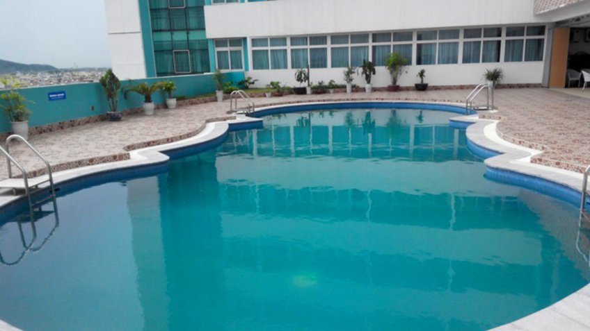 Bể bơi ngoài trời của Thiên Ý Hà Tĩnh Hotel 3*