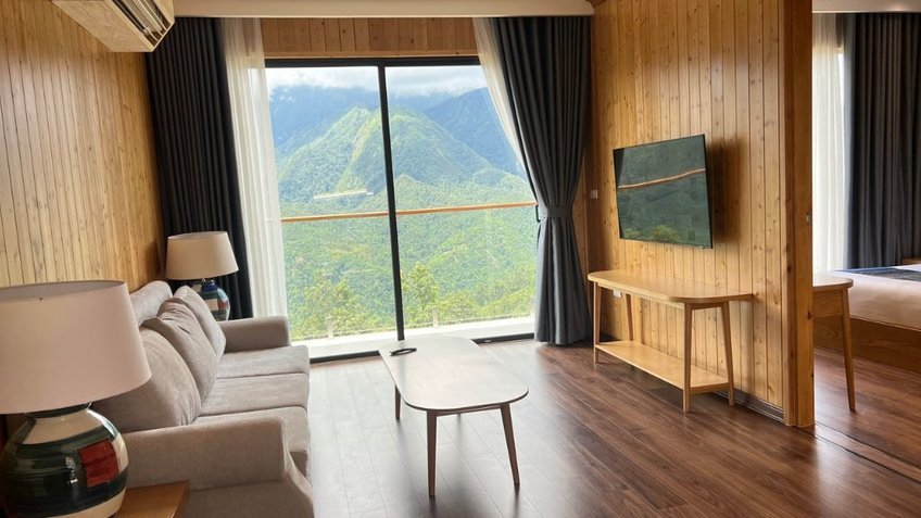 Phòng khách có tầm nhìn hướng núi