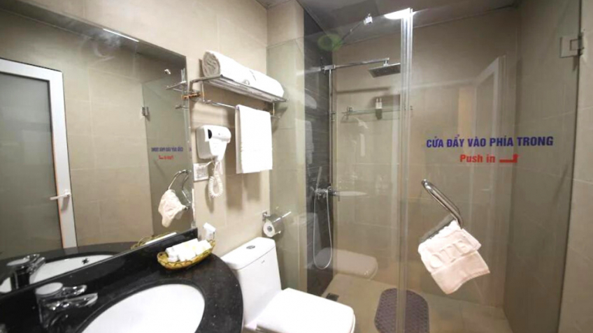 Phòng tắm Deluxe tại Level Hải Phòng Hotel