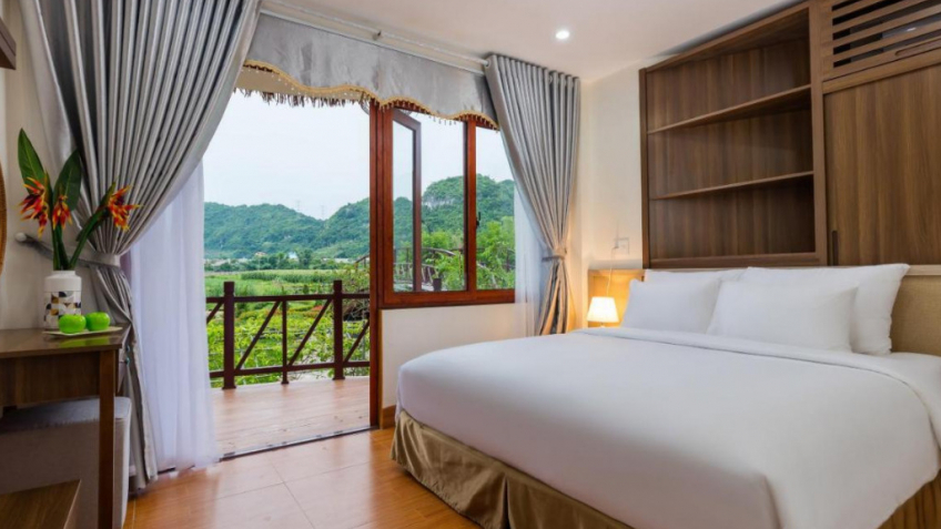 Phòng Family Suite Bungalow Streamview Tại Eco Garden Resort 3 Sao