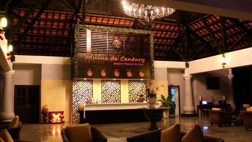 Lễ tân De Century Resort & Spa Phan Thiết