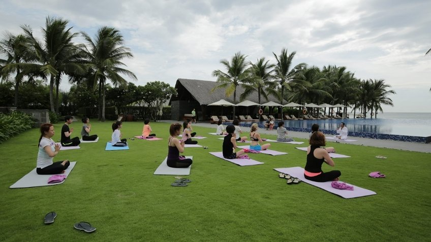 Yoga tại khuôn viên resort