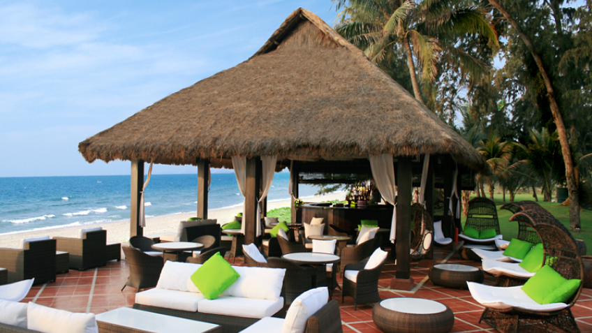 Bar trên bãi biển Ocean Dunes Resort Phan Thiết