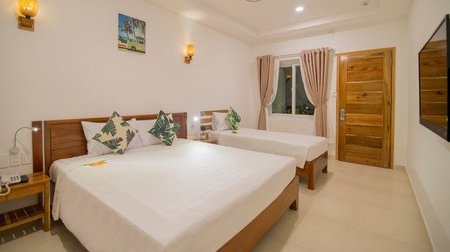 Deluxe Triple Pool View