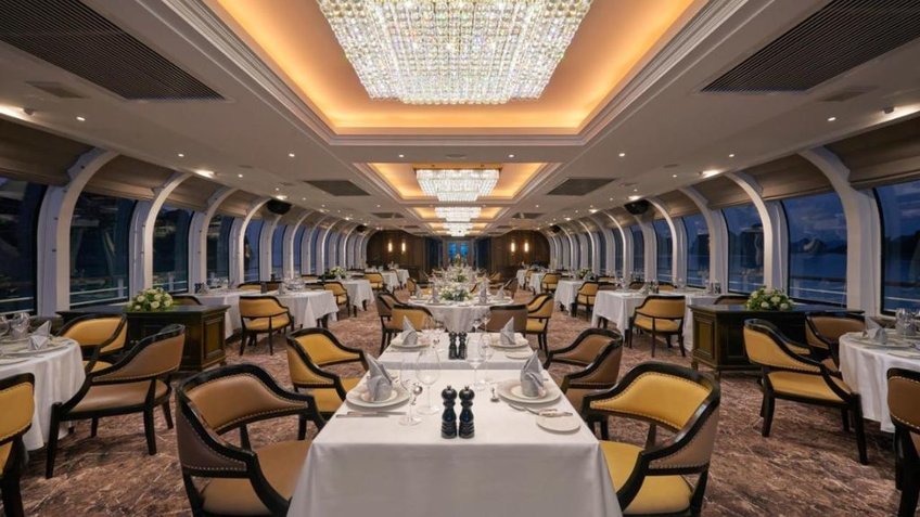 Nhà hàng trên thuyền