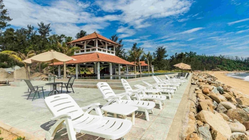 Không gian tắm nắng tại Quỳnh Viên Resort