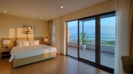 Lake View Room