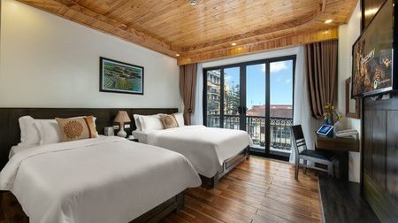 Phòng Deluxe Triple with Balcony