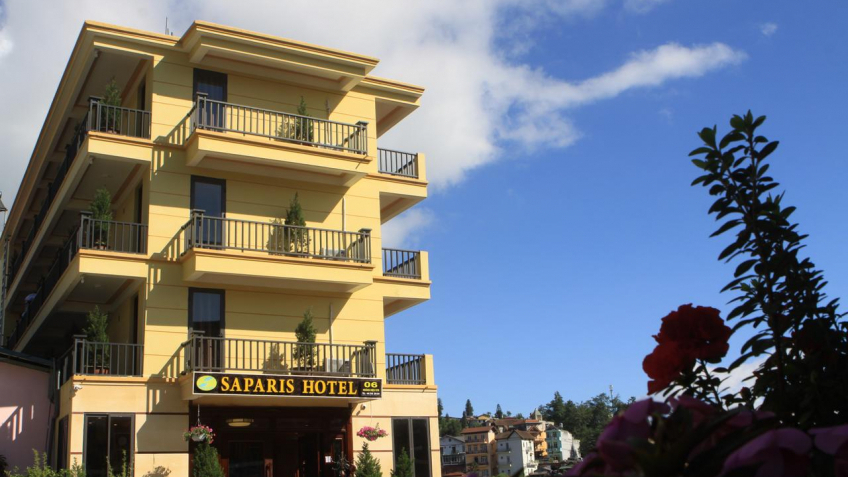 saparis-hotel-60b881bbe4f87.jpg